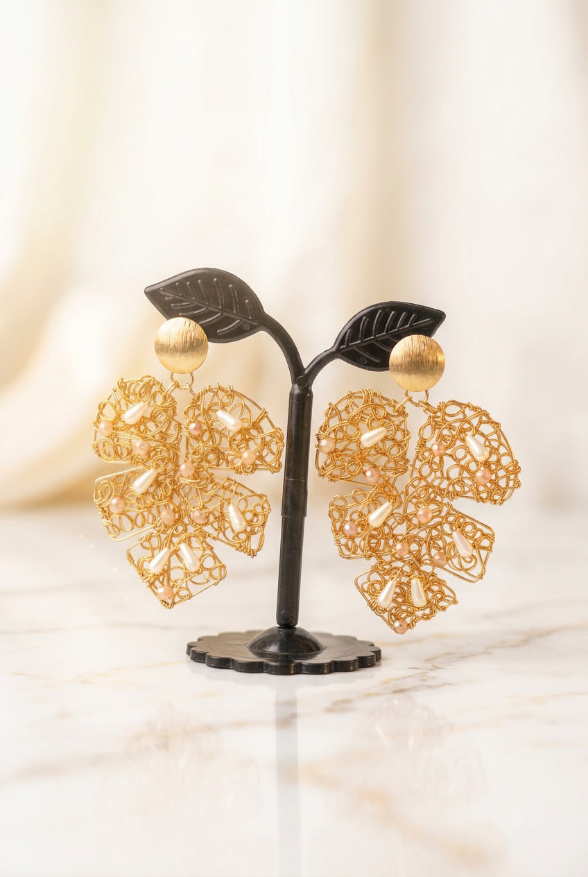Aretes artesanales flor tejidos en alambre gold filled nacional hechos a mano
