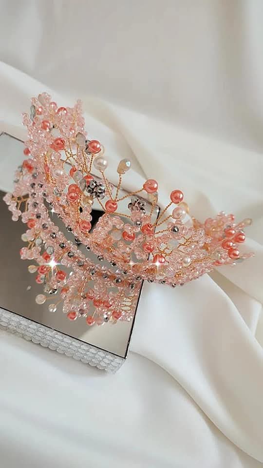 Corona artesanal goldfill rosado con perlas murano y cristales