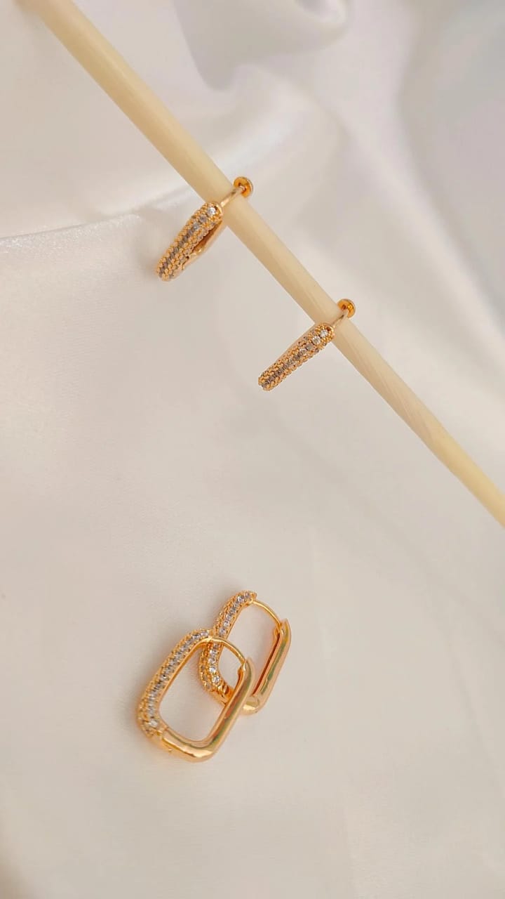 Argollas rectangulares con zircones dorados