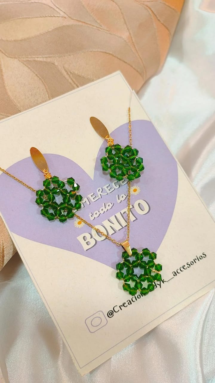 Set collar y aretes tejido murano morado