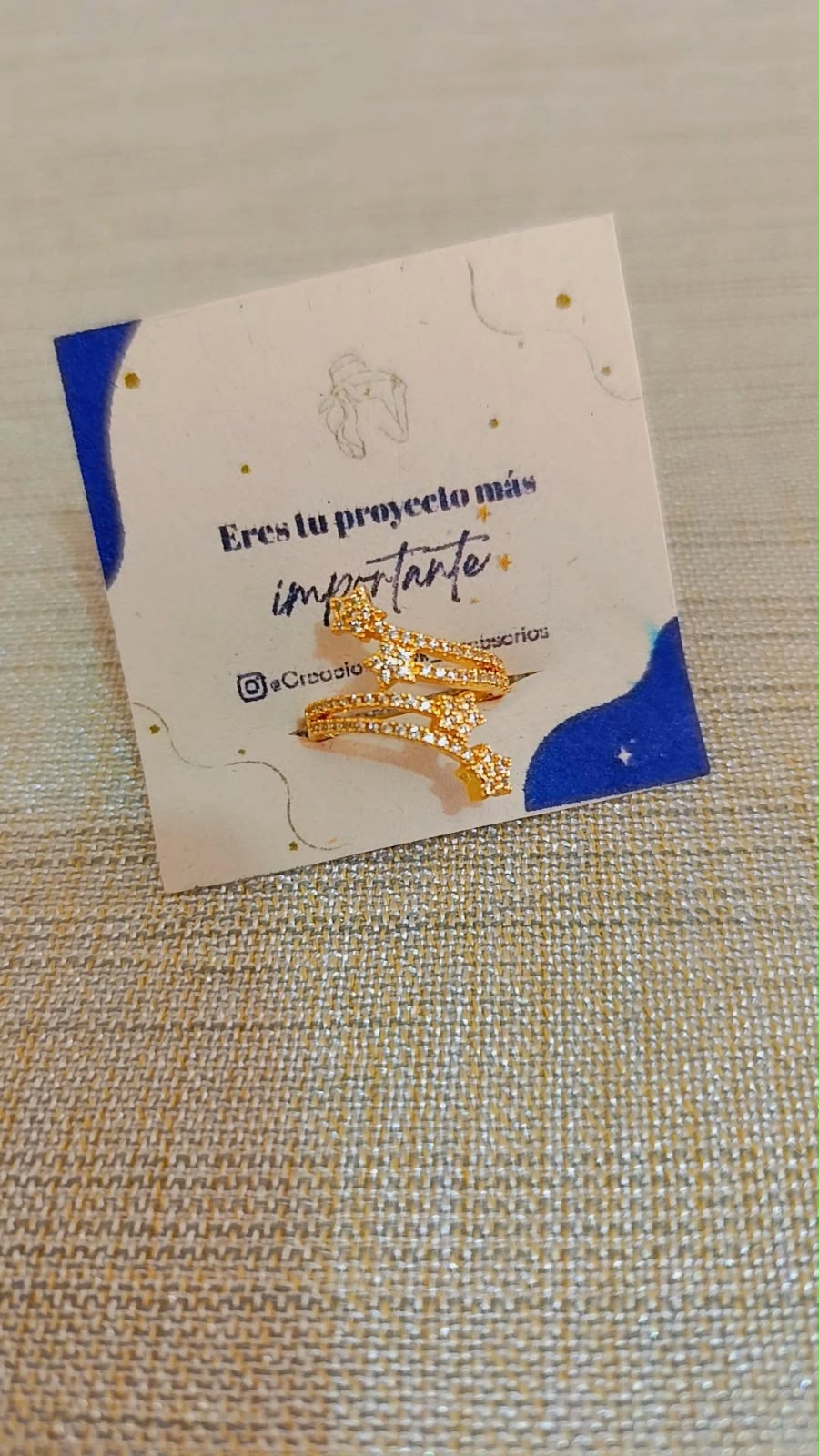 Anillo estrellas rodio dorado con empaque D&K