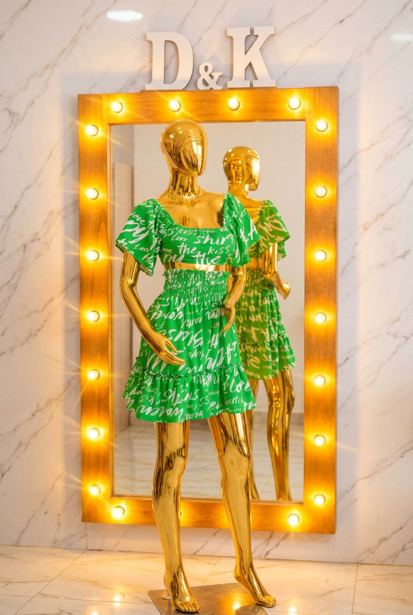 Set Aura Botanical Verde Letras crop top y falda con volantes