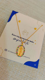 Collar Virgen de Guadalupe con piedras multicolor presentacion