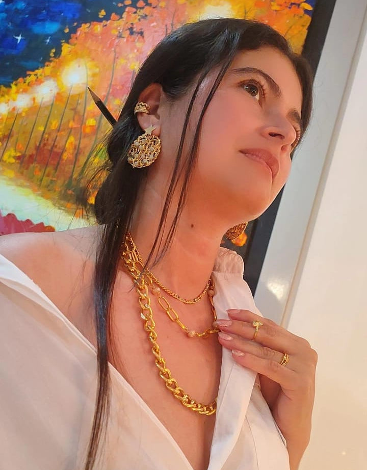 Aretes Esfera Dorada en Alambrismo.