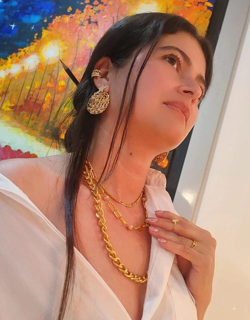 Aretes Esfera Dorada en Alambrismo.